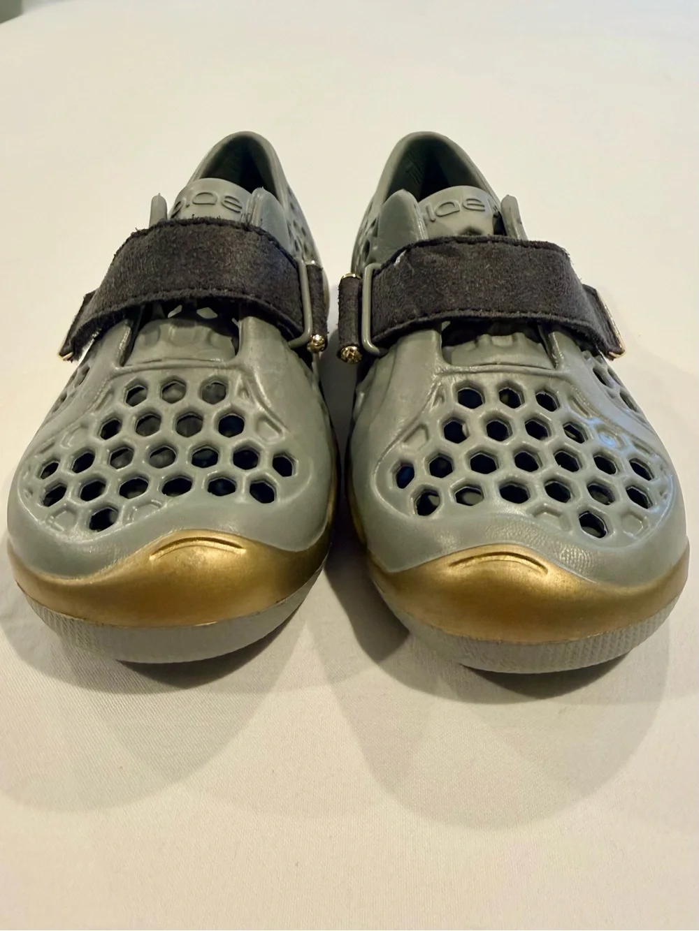 Plae Shoes Mimo Boys 9 Girls Water Slate Hook and Loop EVA Summer Beach Pool